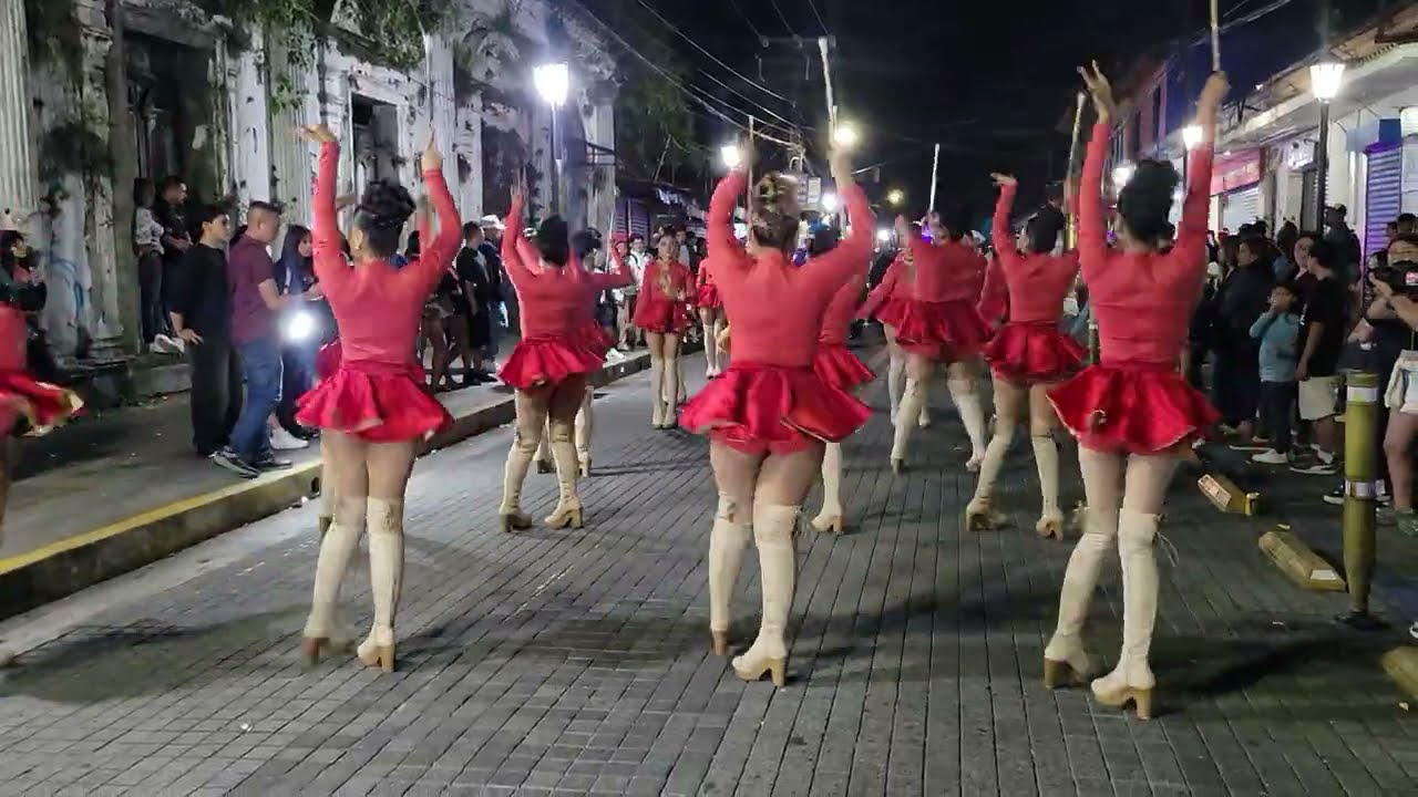 BANDA MUSICAL TIBURONES DE ACAJUTLA en el desfile del correo de santa tecla cachiporristas viral