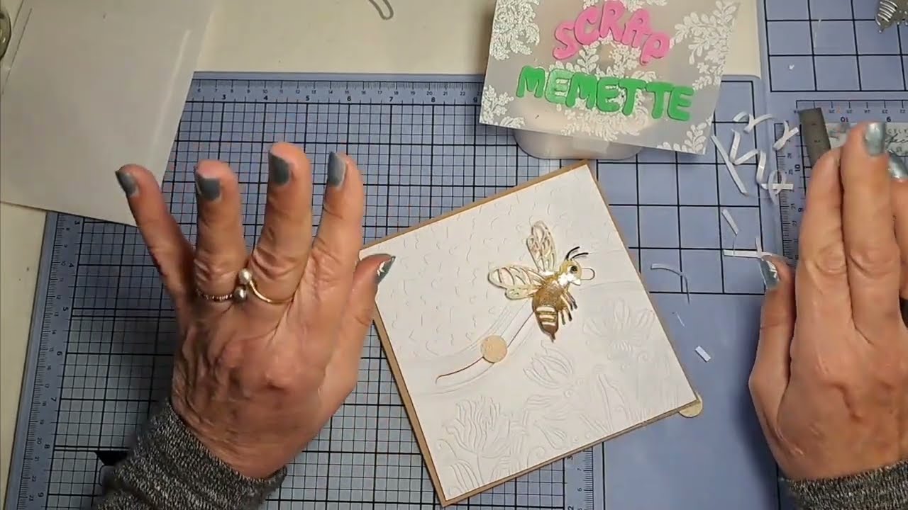 CARTE animée avec Classeur embossage de NOZ#carterie #cards #diy