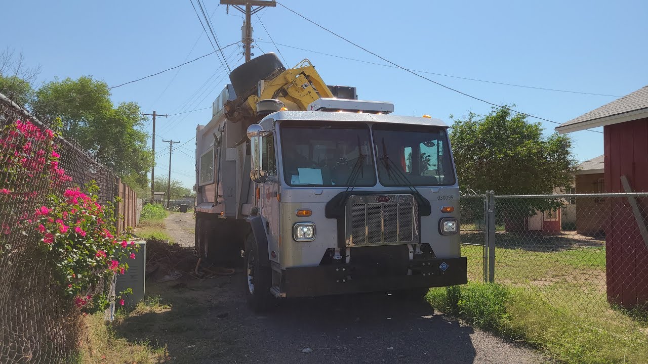 Phoenix Arizona: Garbage Truck Packing Out on 300 Gallons!