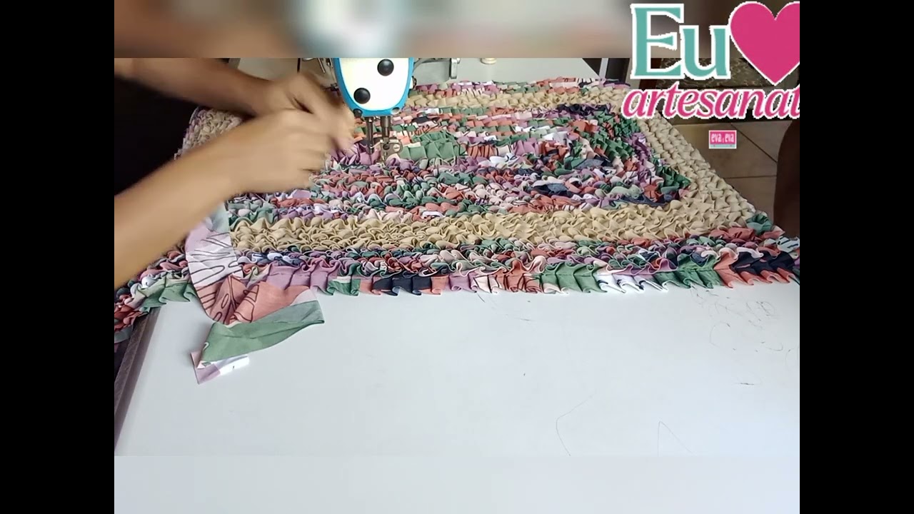 Fazendo tapete de frufru manual medida 60/40 #empreendernoartesanato #tapetefrufru #frufru 🥰🥰🥰🥰🥰