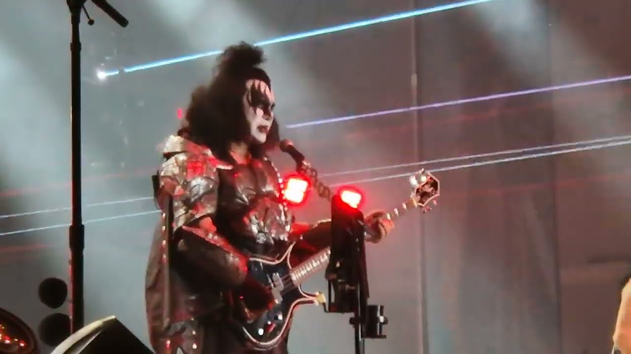 KISS - Shout It Out Loud - Live in Dresden 21.06.2023 (front of stage / first row)