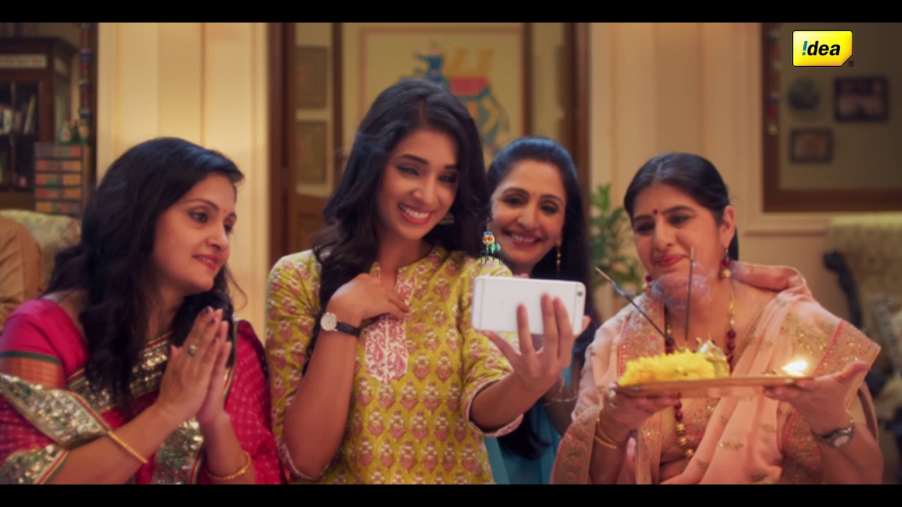 India's hooked on Idea 4G. #LookLook 30-A