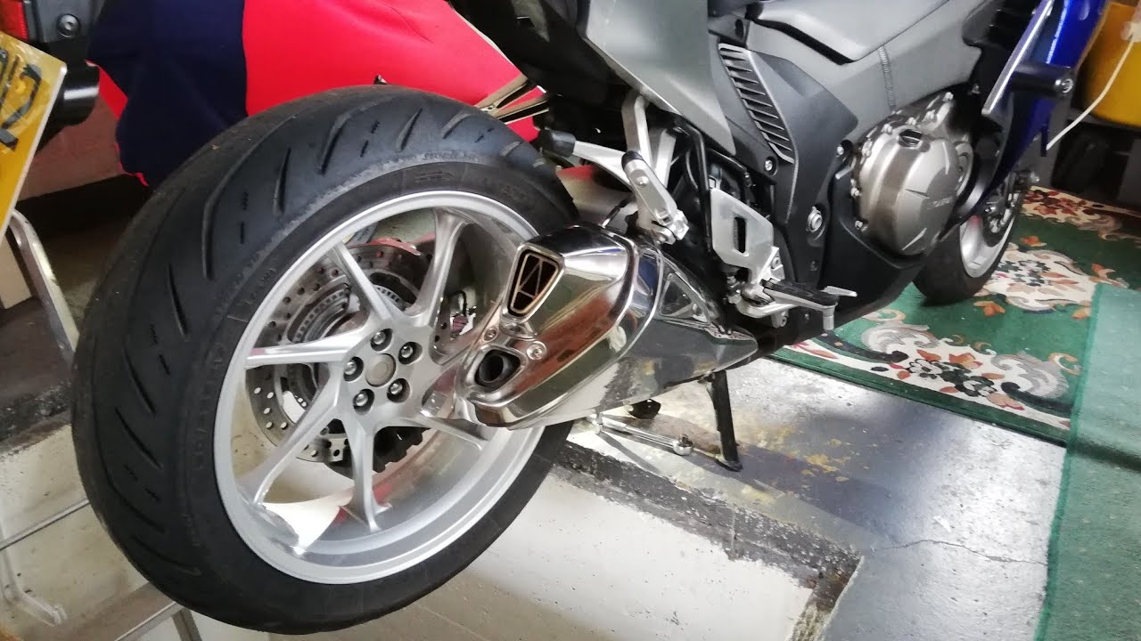 Brake pads change rear (manual) Honda Vfr 1200