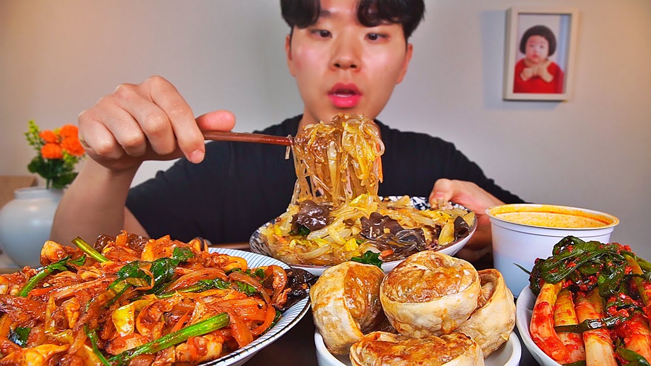 잡채밥 중화비빕밥 먹습니다. 튀김만두 파김치도 같이요.