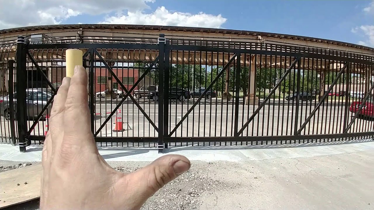 30ft Aluminum cantilever gate