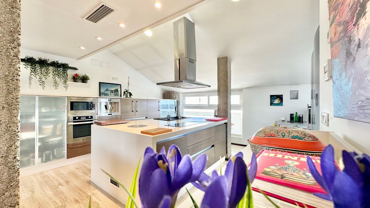 Ático en venta en San Pedro del Pinatar. Se vende piso dúplex con terraza y garaje