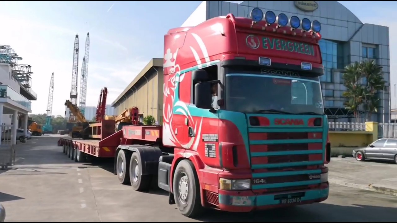 SCANIA 164L 580. Loud Exhaust. Driven by Samsir Darwis.