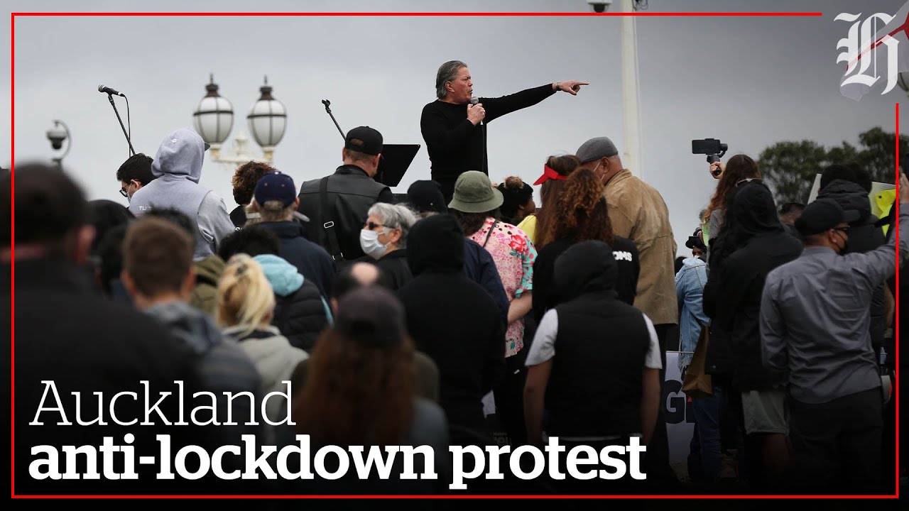 Anti-lockdown protesters fill Auckland Domain | nzherald.co.nz