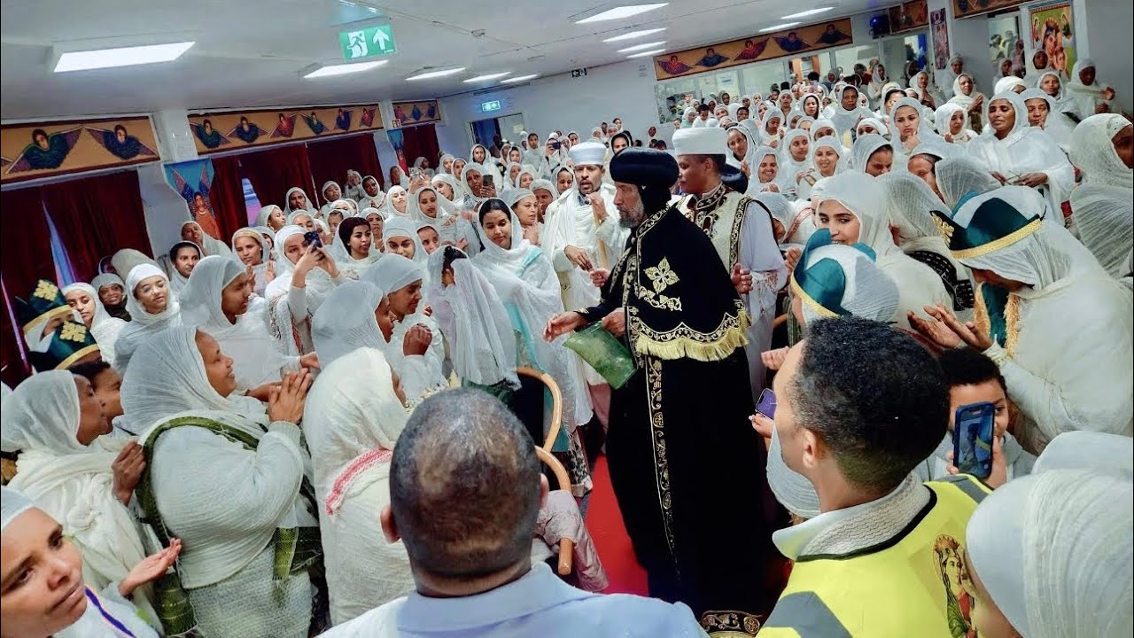 ቀዳማዊ 6ይ ፓትርያረክ ዘሃገረ ኤርትራ ብጹእ ወቅዱስ ኣቡነ ባስልዮስ ምስ ብጹኣን ኣቦታት ኣብ ኦስሎ ሃገረ ኖርወይ ብድምቅ ዝበለ ኣበዓዕላ