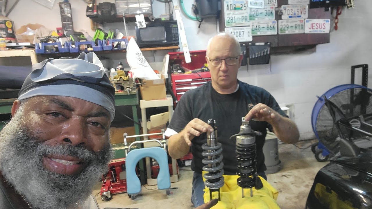 @Traxxion rear suspension install on 2013 Honda GoldWing GL 1800 F6B with Charlie Bee-zi