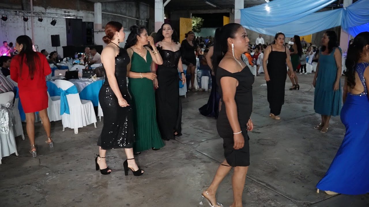 Y LLEGARON LOS NORTEÑOS A BAILAR CON LAS CALENTANAS #guerrero #fiesta #viral