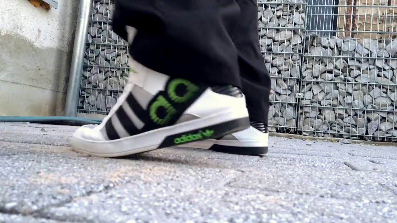 Adidad Hardcourt Hi Top Sneaker play in Sand