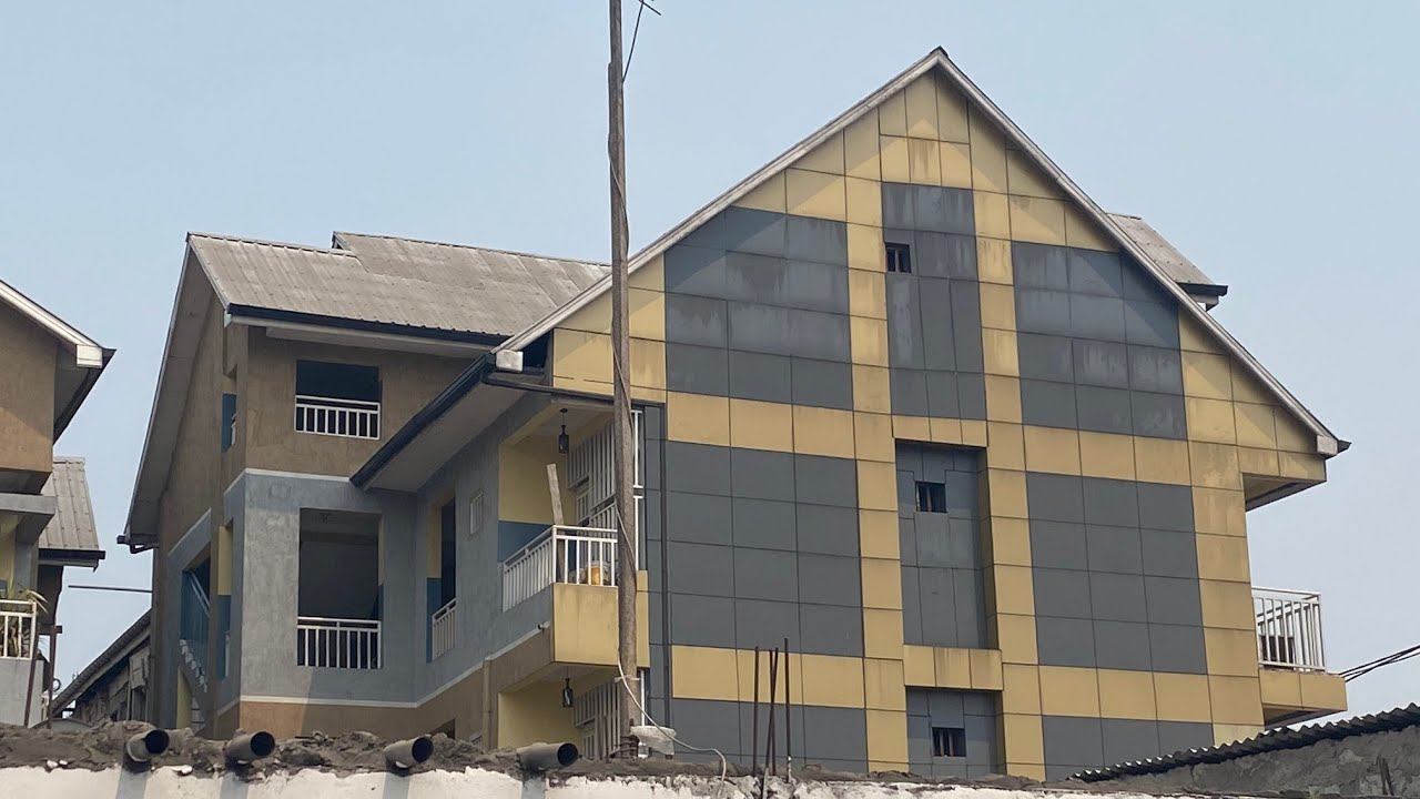 15/8/2025 TRÈS BELLE EMPLACEMENT Q/EFOBANCK C/N'SELE TYPE LOCATAIRE 58000$ NÉGOCIABLE +243996527894