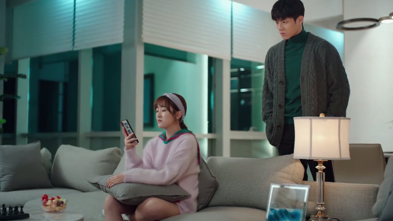 Who did Cinderella chat with? The Demanding Bossy President was watching from the back!|Hello Mr. Gu