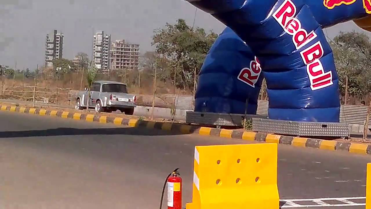 Fiat (Premier padmani) v/s contessa speedway2011 race