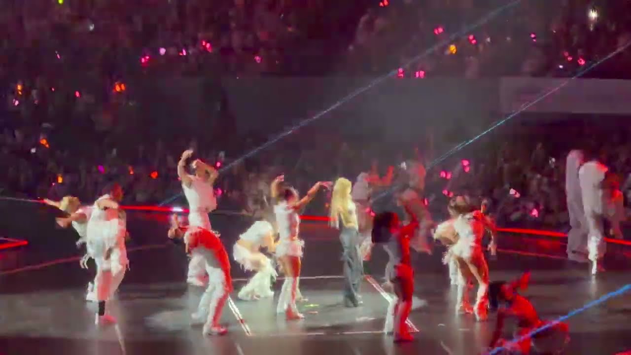 LISA- 4K full solo performance #deadlineworldtour #blackpink #lisa #iphone17promax 