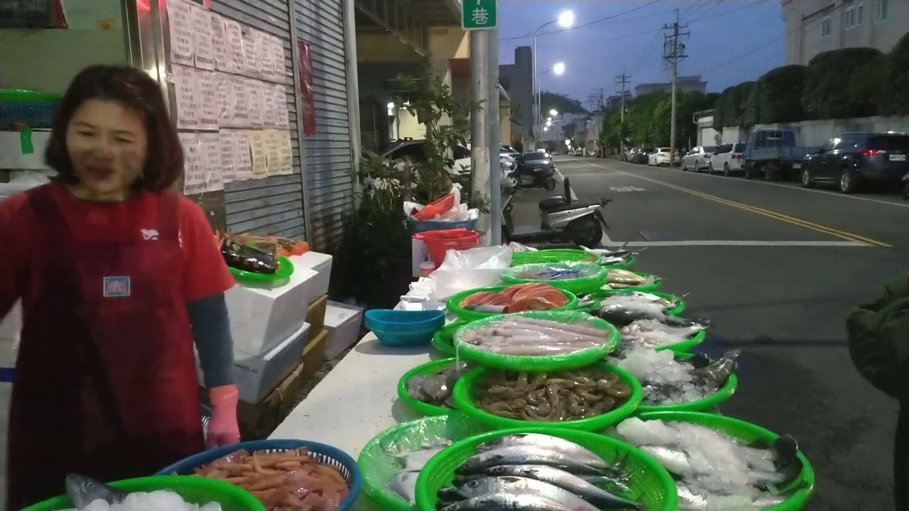 阿源一開賣人潮瞬間爆滿！便宜價格讓客人狂掃不停！  阿源海鮮拍賣@台中豐原