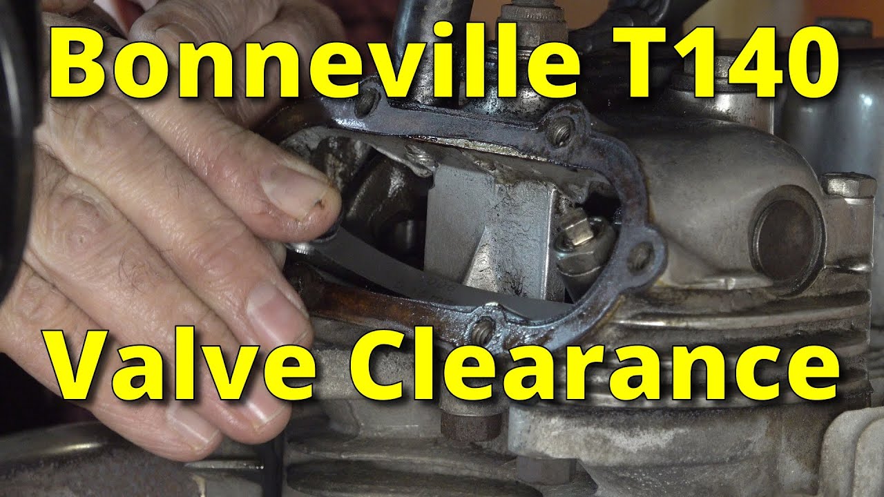 Triumph Bonneville T140: checking valve rocker clearance