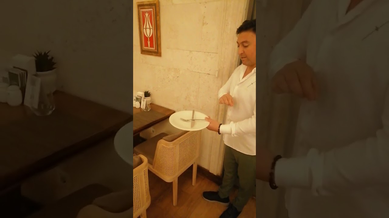 Servis esnasında boş tabaklar nasıl toplanır... How to collect empty plates on the basis of service