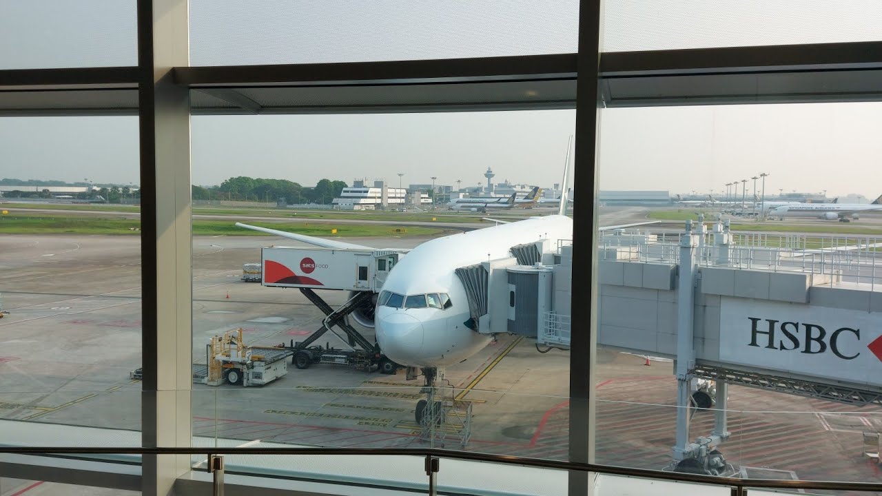 Cathay Pacific 777-300ER B-KQE CX658 SIN-HKG Taxi and takeoff