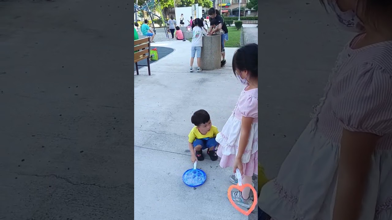 公園玩泡泡