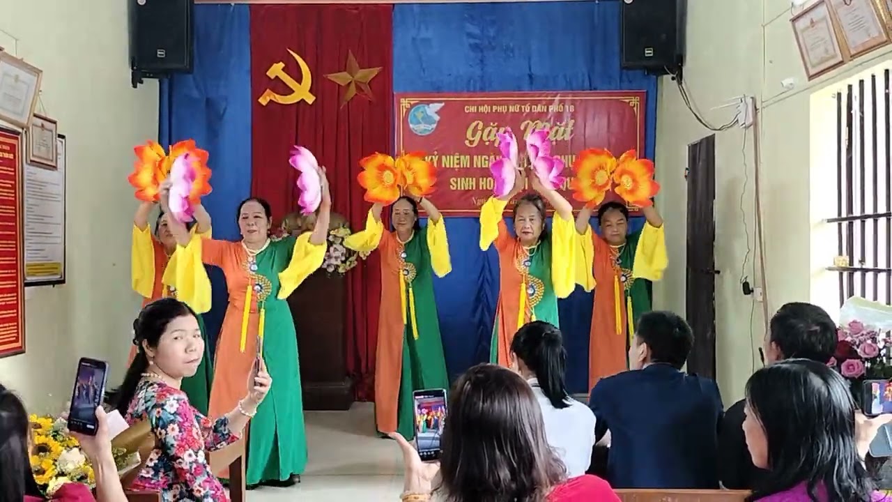 Múa : Tôn vinh phụ nữ Việt Nam CLB hương chè thôn 1 