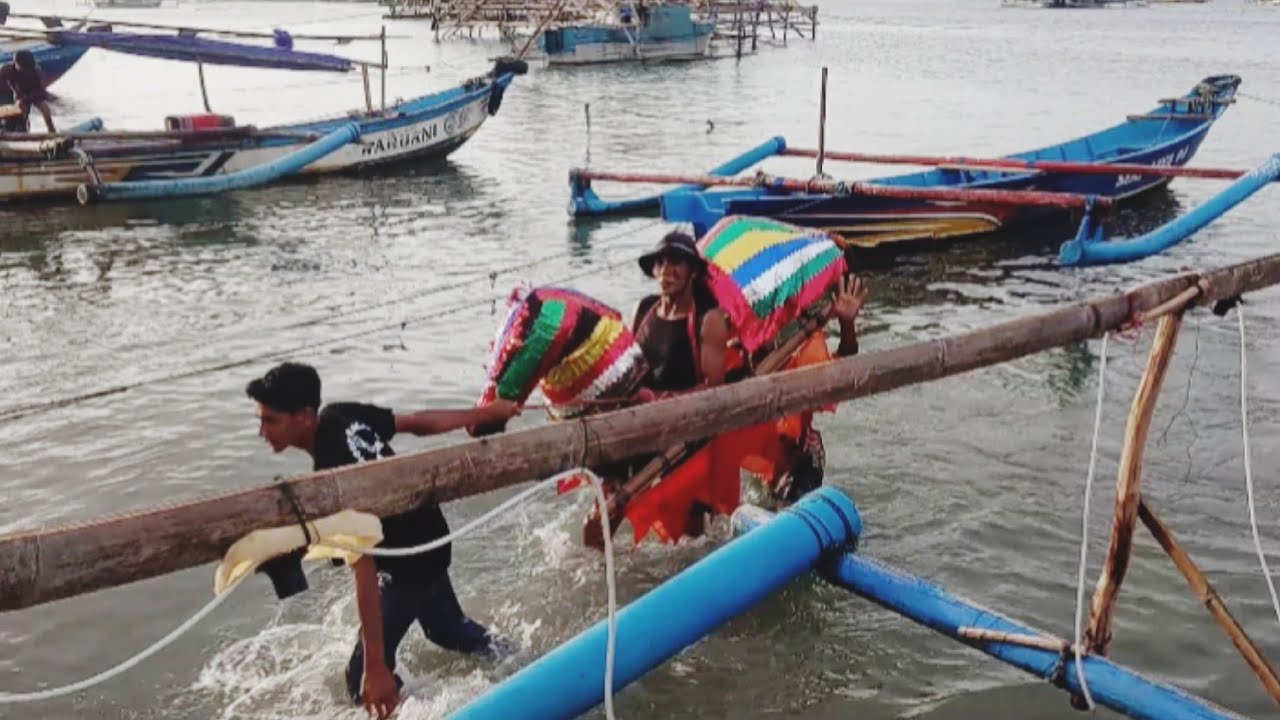 Kuda Lumping Lio Kejar Penonton Sampai Ke Laut PART 1