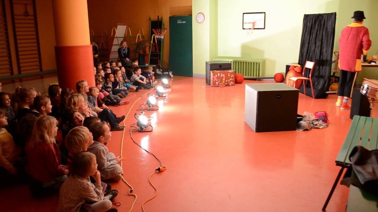 Spectacle de clown à l'école maternelle Buisson