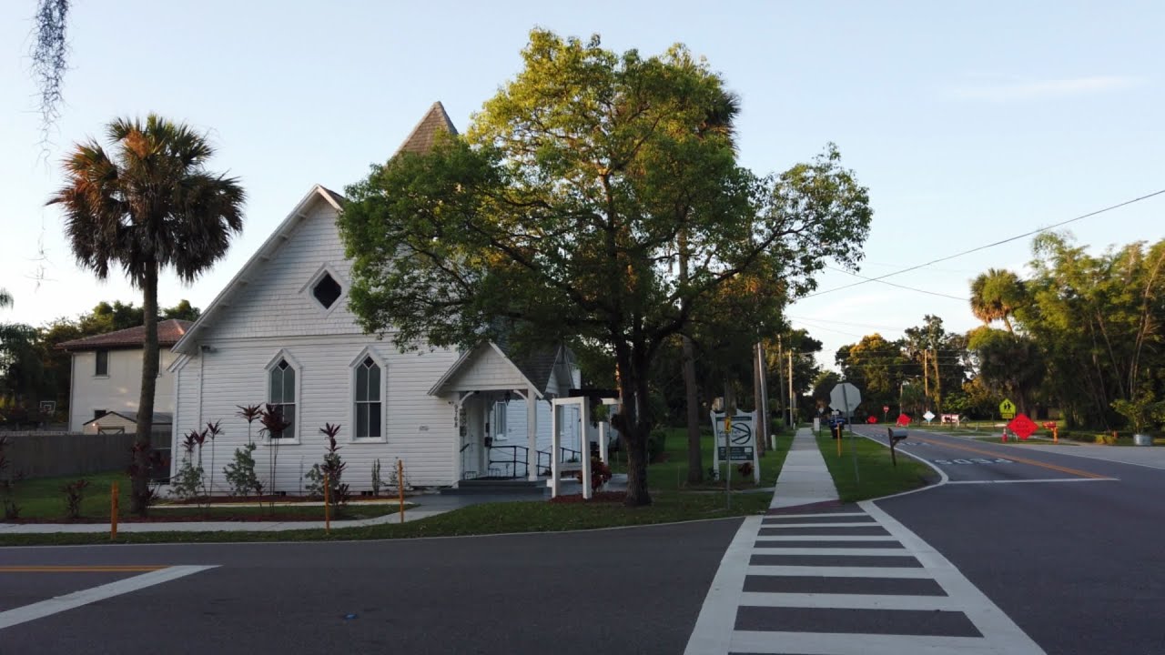 Florida Walk Around Charming and Picturesque Small Town &middot; Gotha FL USA 4K