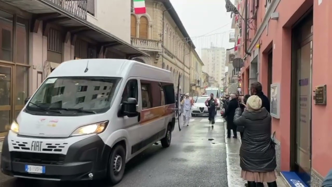 Mortara, il passaggio della Fiaccola Olimpica in arrivo da Vigevano