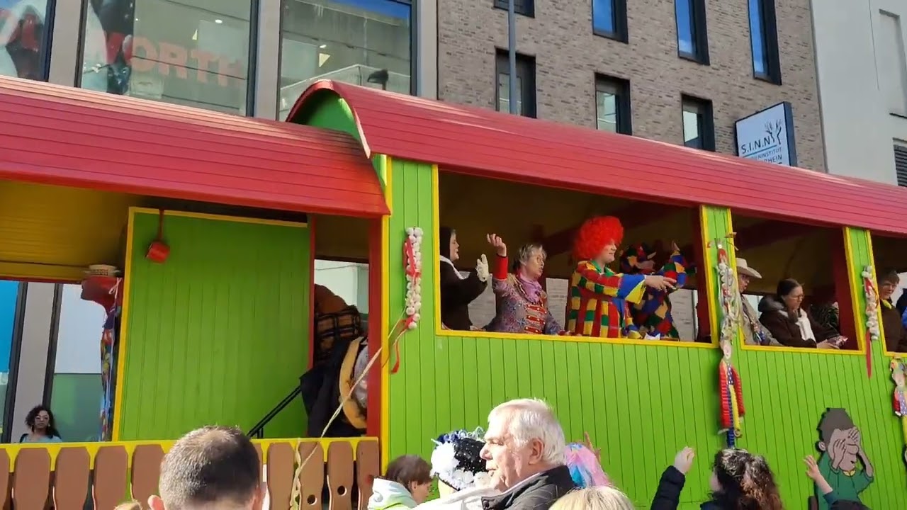 Rosenmontagsumzug 2025 in Krefeld / Rose Monday parade in Krefeld-City, Germany