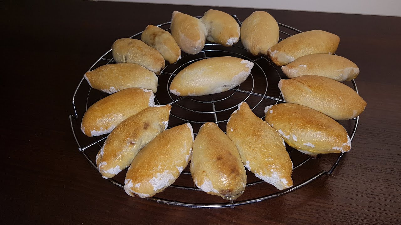 pieczone pierożki nadziewane soczewicą i pieczarkami
