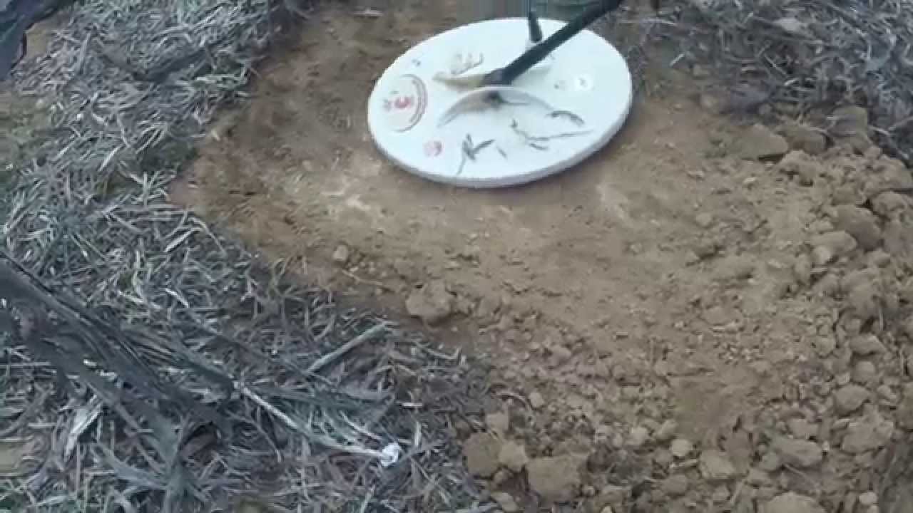 G.B. Detecting a Gold Nugget at Wedderburn, Golden Triangle. Minelab GPX4500, Commander Coil.