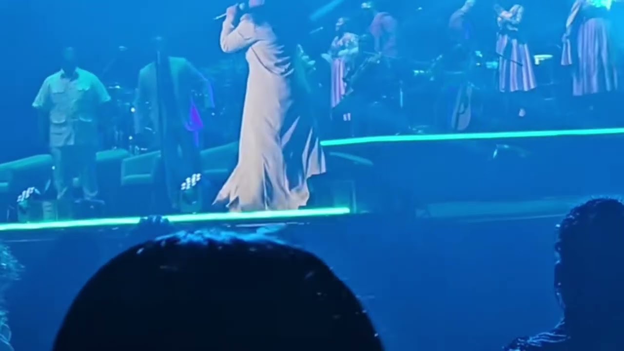 Spirit of Praise 11 feat Mpumi Mtsweni - ukhona (Next Level)