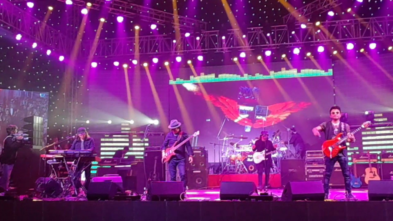 Dhiki Dhiki Live