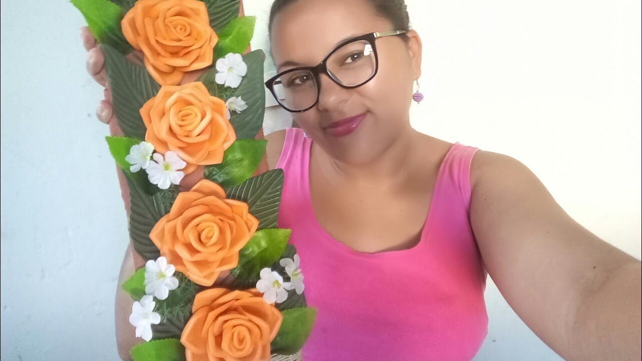 Telha decorada com flores em eva