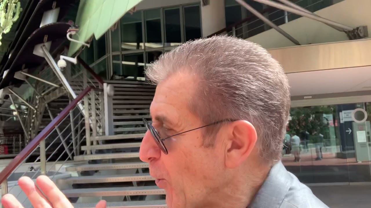 Felicit&agrave; 2021, Ezio Greggio aspettando il programma di Pascal Vicedomini per Rai2