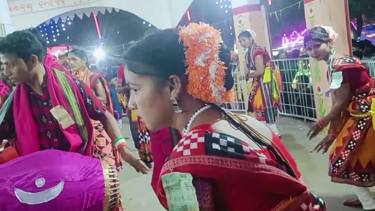 LALMANDARA GUTE ALLGA DISUCHHA ଳାଳ ମନ୍ଦାର ଗୁଟେ ଅଲଗା ଦିଶୁଛ ମୁକଳା ବାଳେ ଜେନ ଖୁଚିଛ ଭଳି TITLAGAR 