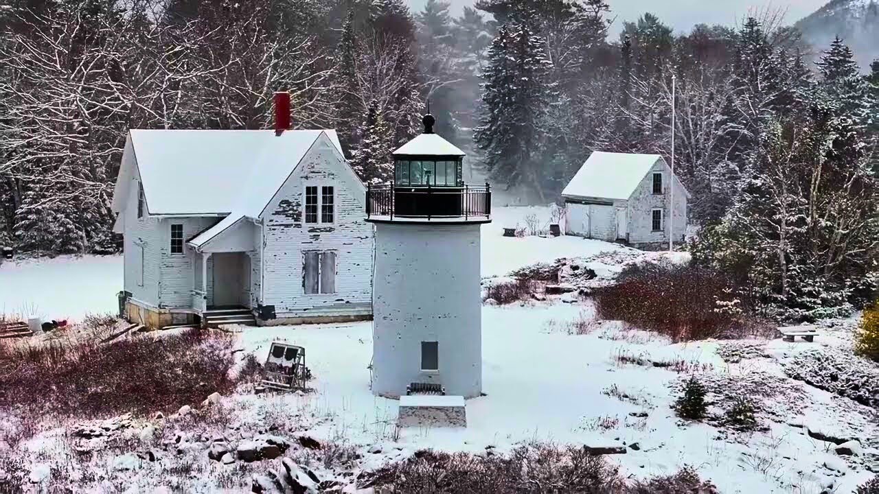 Fall Asleep Fast at Curtis Island Lighthouse with Ambient Music for Sleep ( 8 Hours, 4K)