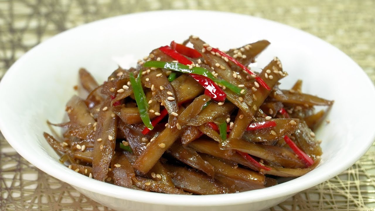 밥반찬으로 딱 좋은 쫀득한 밑반찬 우엉조림