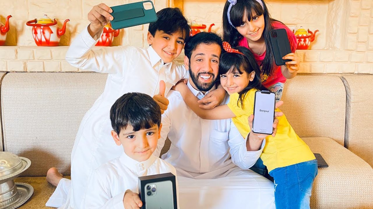 عساف يفاجأ ابوه بجوال ايفون ١١ 😍📱
