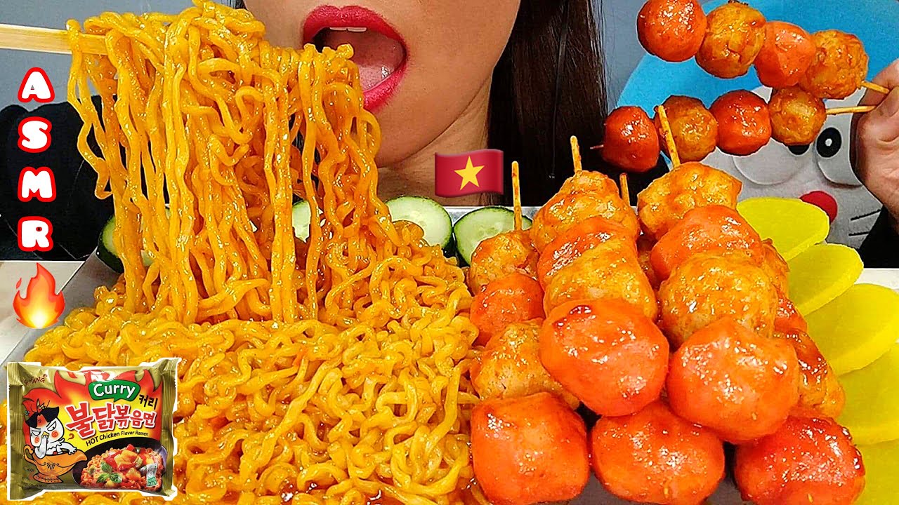 EATING SPICY CURRY FIRE NOODLES & SPICY FISH BALLS (SHRIMP & CRAB) ASMR 먹방 Real Sounds