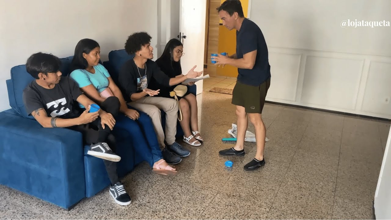 Jovens HUMILHAM faxineiro sem saber quem era ele é são surpreendidos no final!!!!!