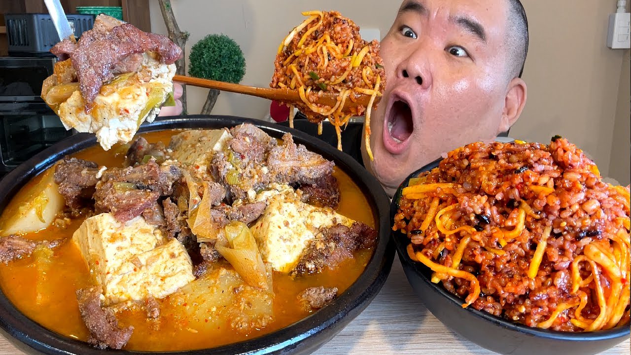 갈비청국장 + 고추장무채비빔밥 입니다. 갈비집에서 찌개나오면 남은 고기 넣고 끓여먹던 그 찌개 MUKBANG