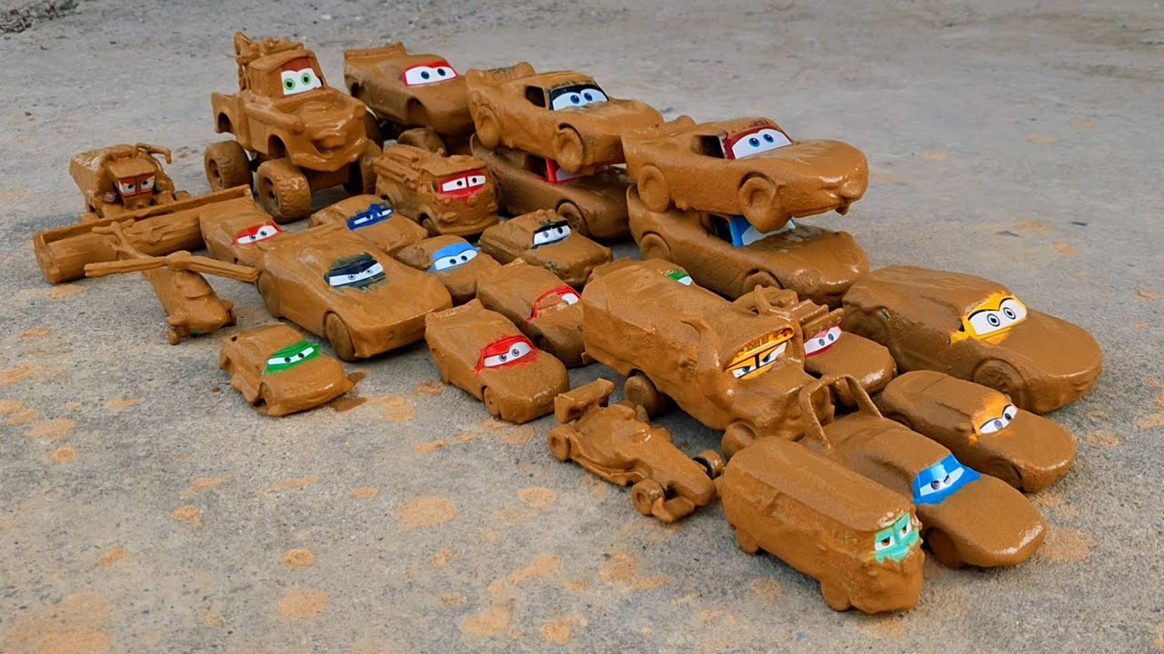 Membersihkan Mainan Mobil Mobilan Mini Berlumpur, Mobil Disney & Lightning McQueen, Chick Hicks