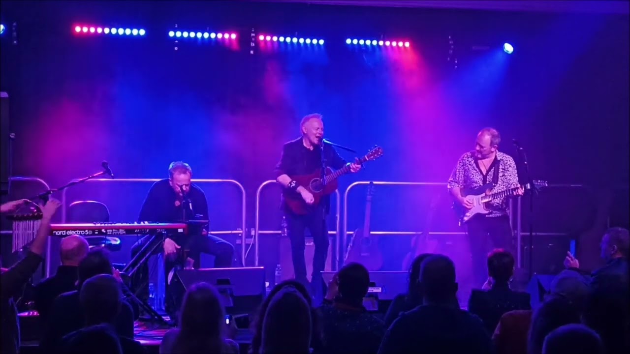 Cutting Crew - (I Just) Died In Your Arms Tonight - extended intro, Corn Exchange Hertford