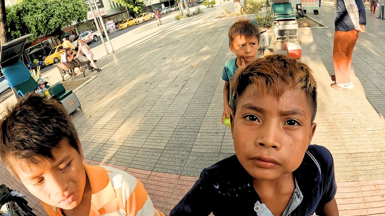 Atacat de cerșetori în cel mai dubios loc din Columbia 🇨🇴