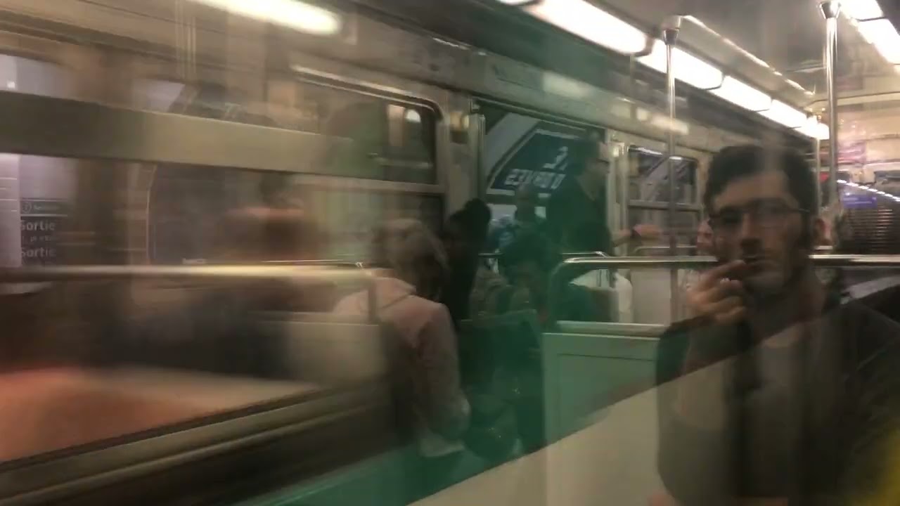 2023 Juil 1st paris métro ligne 12 Abbesses to Solférino