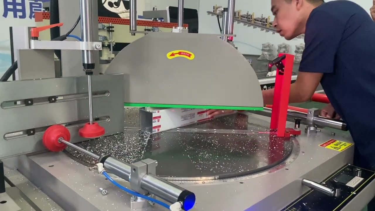 Single head any angle cutting saw for aluminum profile