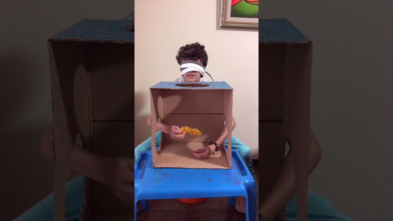 Brincadeiras com comida.